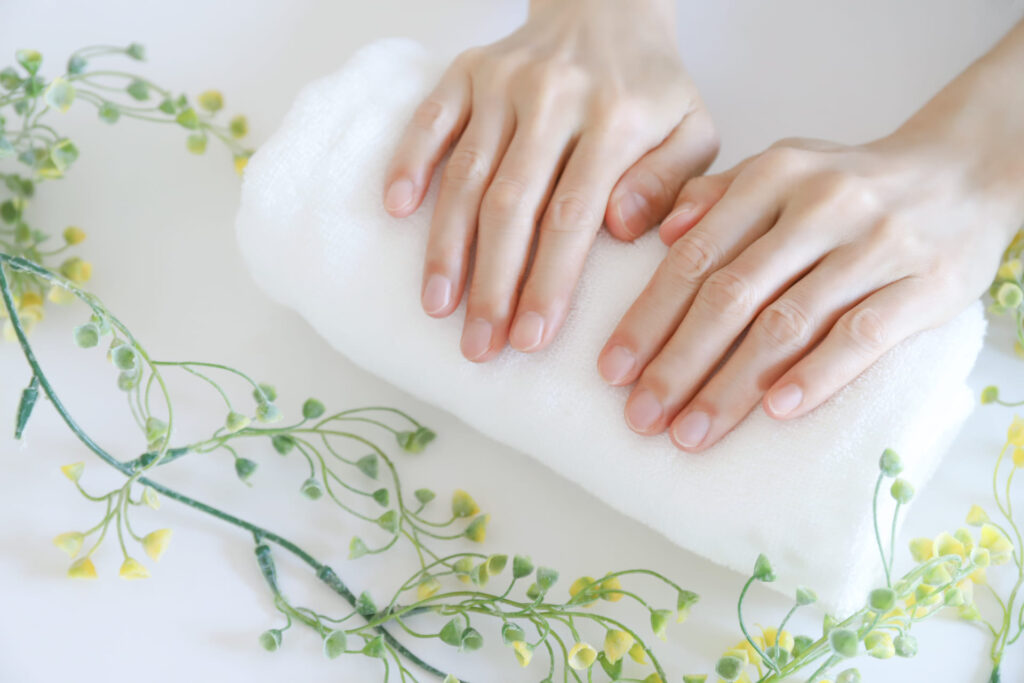 葬式でネイルをしていても問題ない？気になるマナーと対応方法
